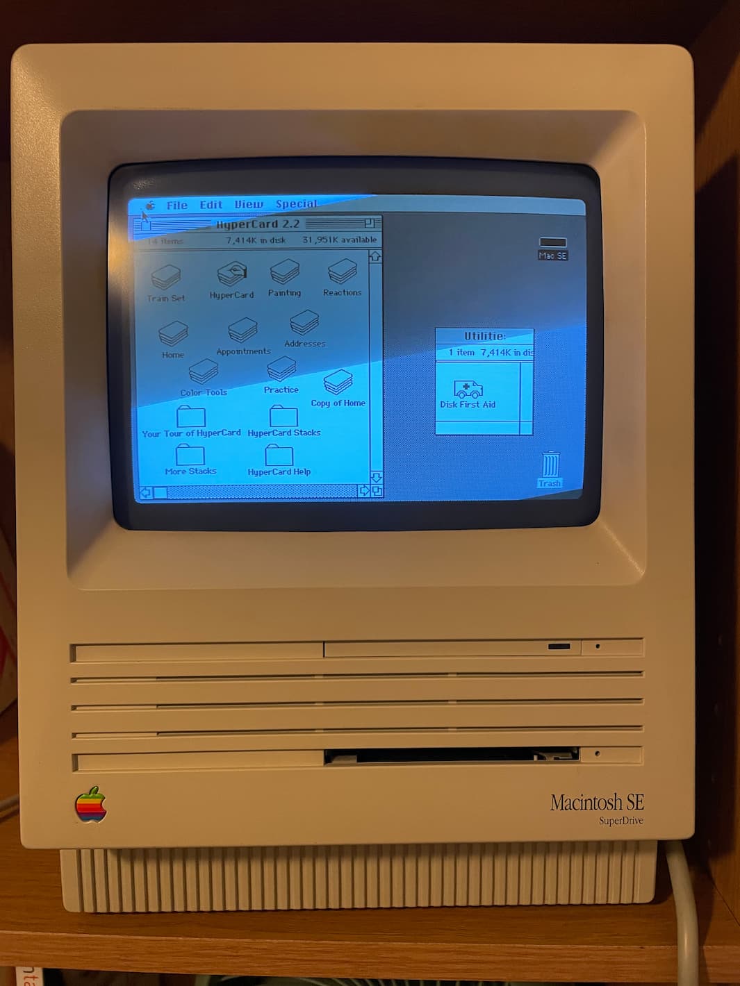Macintosh SE with a HyperCard folder open