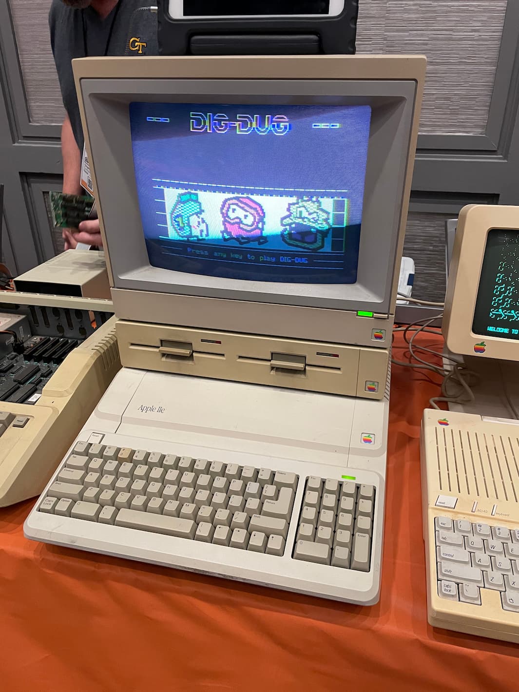 An Apple IIe.