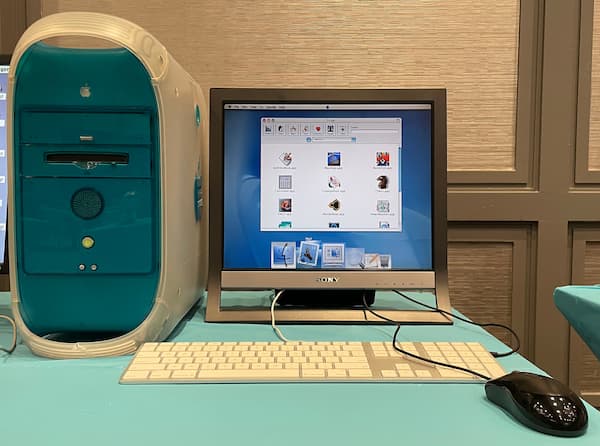 A Power Macintosh G3 Blue-and-White running Mac OS X Developer Preview 3